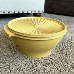 VTG TUPPERWARE Large Serving Salad Bowl Harvest Gold